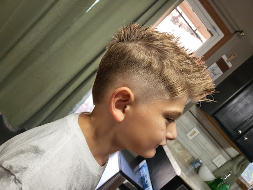 Beauty Salon «Clippernomics Barber Shop and Beauty Salon», reviews and photos, 3312 Indianola Ave, Des Moines, IA 50315, USA