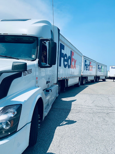 Mailing Service «FedEx Ground», reviews and photos, 6833 W 75th St, Chicago, IL 60638, USA