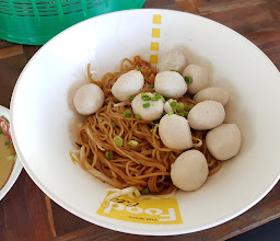 ก๋วยเตี๋ยวลูกชิ้นน้ำใส ใสสะอาด(เฮียโฮ้) photo