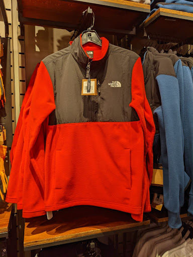 Clothing Store «The North Face Outlet», reviews and photos, 366 Nut Tree Rd, Vacaville, CA 95687, USA