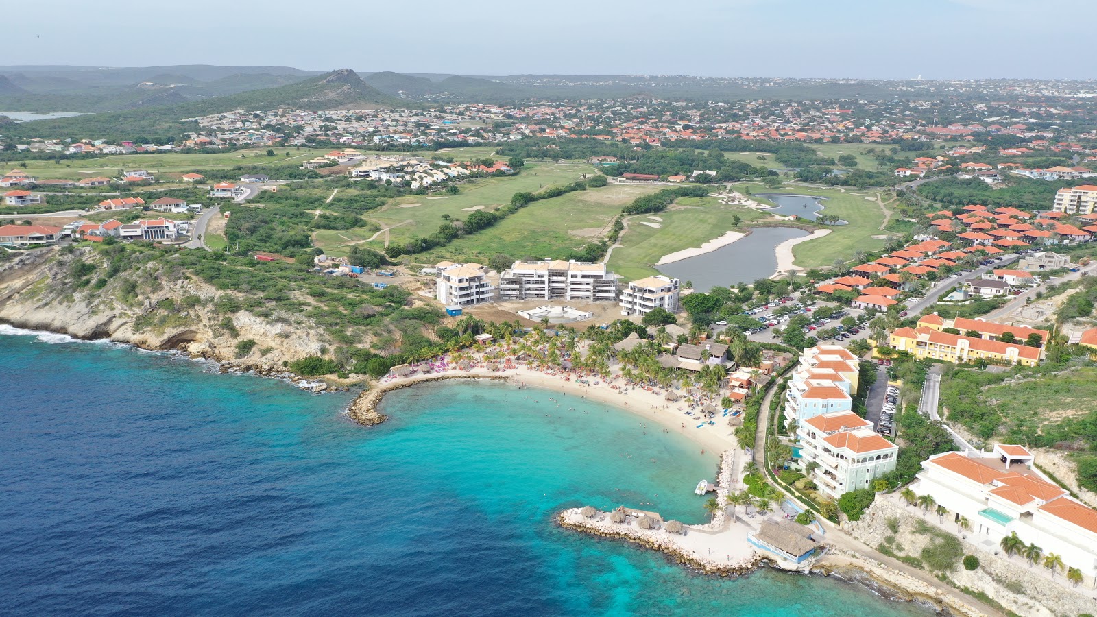 Foto von Strand von Blue Bay Curacao mit kleine bucht