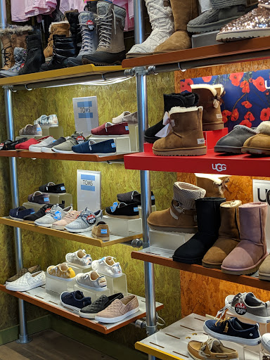 Shoe Store «Journeys», reviews and photos, 11601 108th St #522, Pleasant Prairie, WI 53158, USA