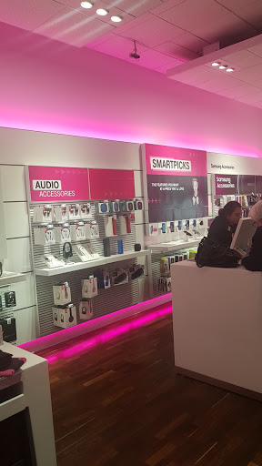 Cell Phone Store «T-Mobile», reviews and photos, 7525 166th Ave NE, Redmond, WA 98052, USA