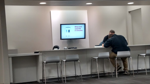 Cell Phone Store «Verizon», reviews and photos, 910 W Town Center Blvd, Champaign, IL 61822, USA