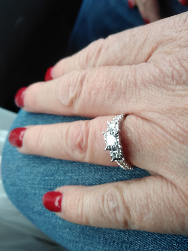 Jewelry Store «Kay Jewelers», reviews and photos, 520 Amsterdam Commons, Amsterdam, NY 12010, USA