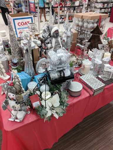 Clothing Store «Burlington Coat Factory», reviews and photos, 350 Towne Center Cir, Sanford, FL 32771, USA