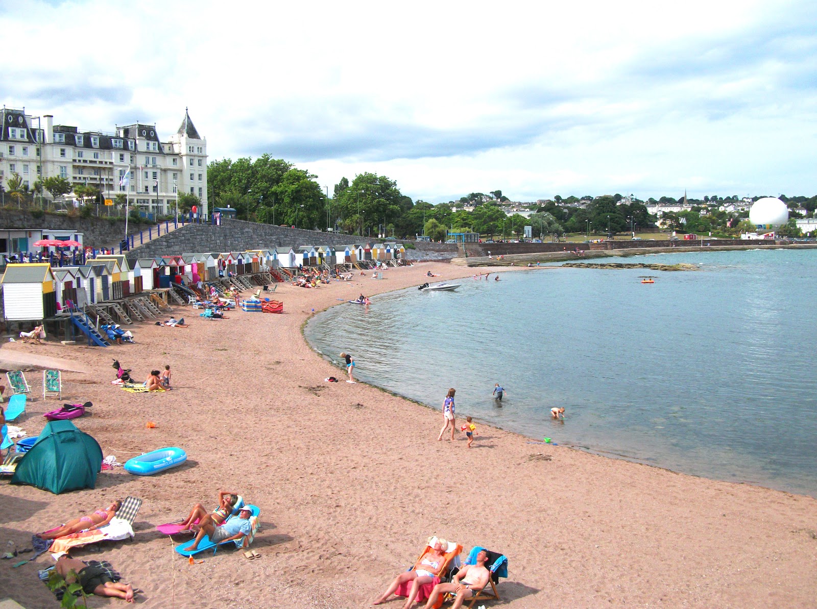 Foto van Corbyn beach met helder zand oppervlakte