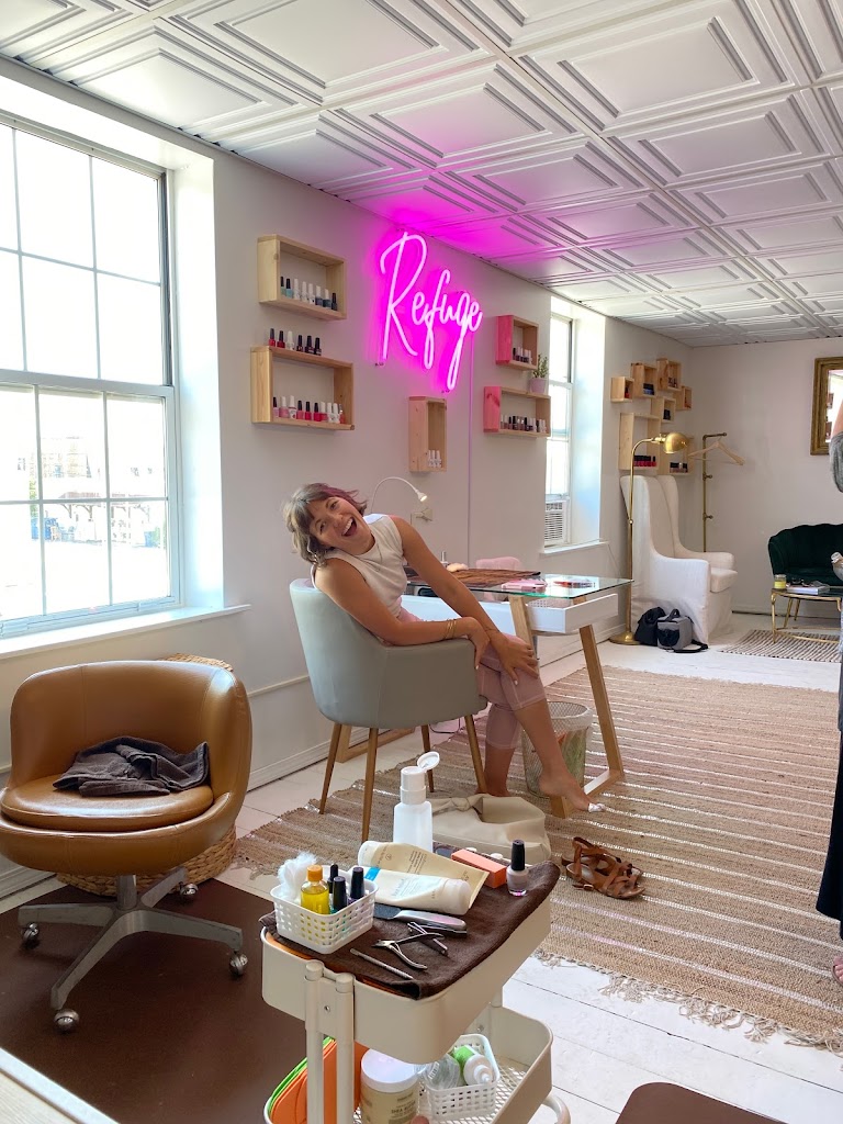 Refuge Salon 49682