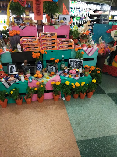 Grocery Store «Northgate Gonzalez Markets», reviews and photos, 10801 Prairie Ave, Inglewood, CA 90303, USA