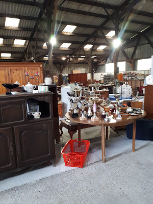 Aux bonnes affaires à Marconnelle
