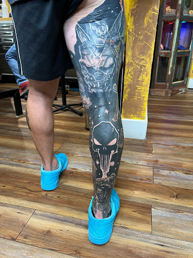 Tattoo Shop «Scratch The Surface Tattoo», reviews and photos, 6550 International Dr #111, Orlando, FL 32819, USA