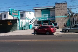 San Nicolás Drugstore Zacamil image