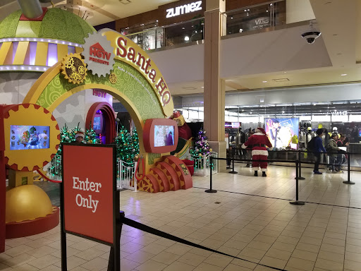 Shopping Mall «Queens Center», reviews and photos, 90-15 Queens Blvd, Elmhurst, NY 11373, USA