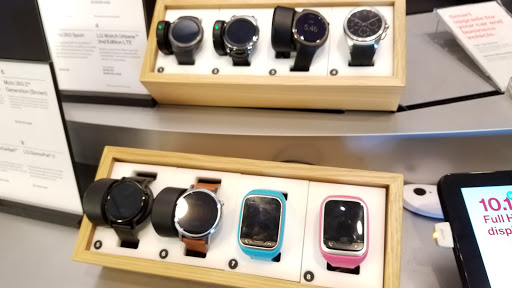 Cell Phone Store «Verizon», reviews and photos, 3047 Wilma Rudolph Blvd, Clarksville, TN 37040, USA