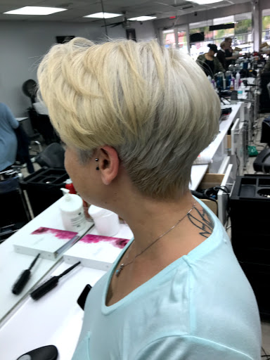 Beauty Salon «Pretty Girl by Dilcia Beauty Salon», reviews and photos, 4237 Hollywood Blvd, Hollywood, FL 33021, USA