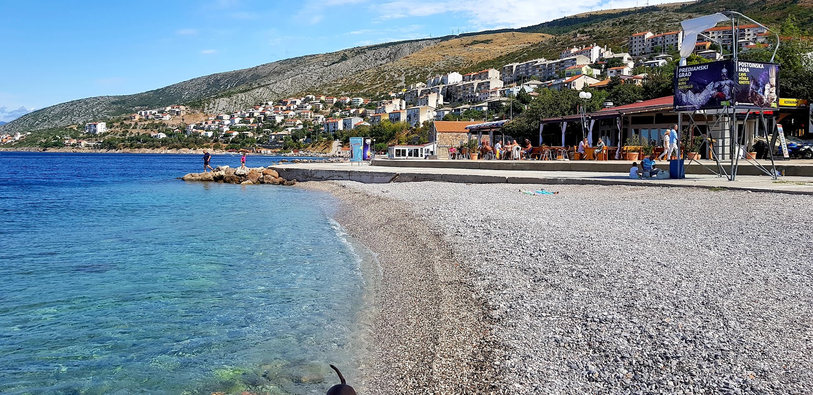 Foto von Plaza Senj II mit kleine, graue kiesel Oberfläche
