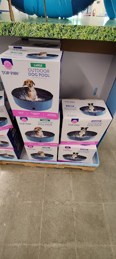 Pet Supply Store «PetSmart», reviews and photos, 250 Grossman Dr, Braintree, MA 02184, USA