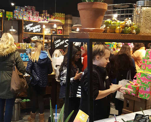 Cosmetics Store «LUSH Fresh Handmade Cosmetics», reviews and photos, 51 Oakbrook Center, Oak Brook, IL 60523, USA