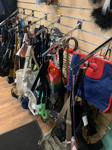 Used Clothing Store «Buffalo Exchange Chicago», reviews and photos, 1478 N Milwaukee Ave, Chicago, IL 60622, USA