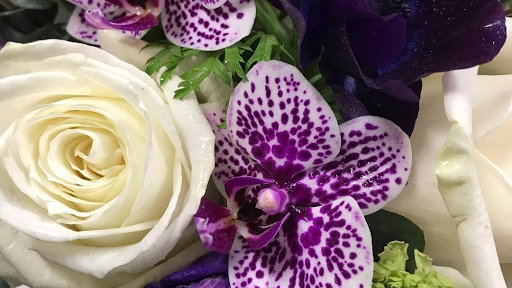 Florist «Bates Flowers by DZyne», reviews and photos, 813 4th Ave, Grinnell, IA 50112, USA