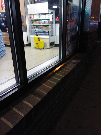 Convenience Store «7-Eleven», reviews and photos, 1624 W Wells St, Milwaukee, WI 53233, USA