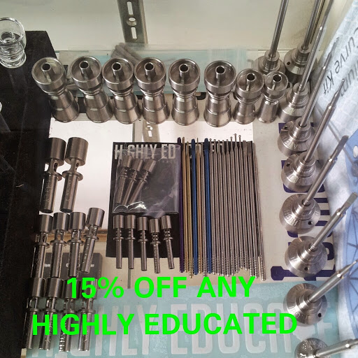 Tobacco Shop «Raspberry Roach Smoke Shop», reviews and photos, 17430 Beach Blvd, Huntington Beach, CA 92647, USA