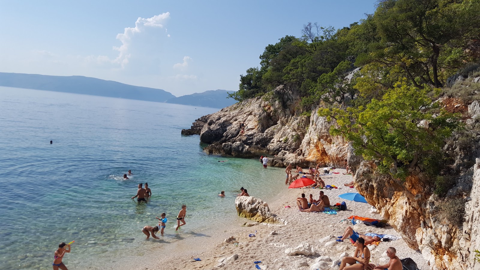 Dragozetici beach的照片 带有小海湾