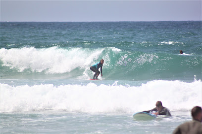 Salty Wave Surf company - School and Shop - Algarve - Praia da luz