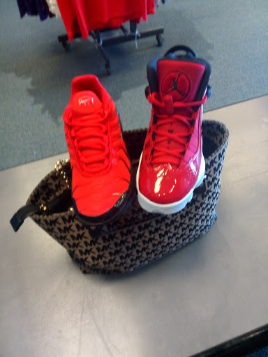 Shopping Mall «Signal Hills Shopping Center», reviews and photos, 1225 S Robert St, West St Paul, MN 55118, USA