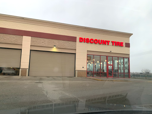Discount Tire Store - Cedar Rapids, IA, 3050 Wiley Blvd SW, Cedar Rapids, IA 52404, USA, 
