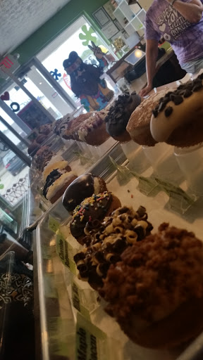 Donut Shop «Peace, Love and Little Donuts», reviews and photos, 2378 Locust St S, Canal Fulton, OH 44614, USA