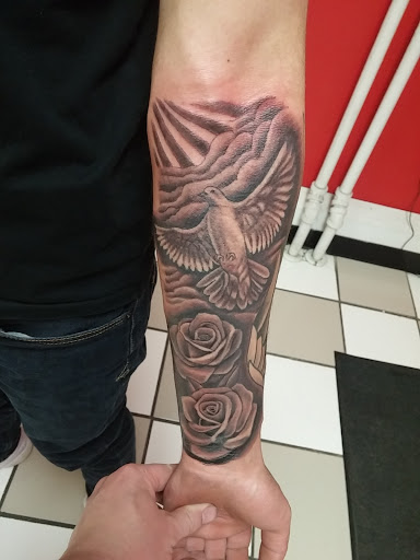 Tattoo Shop «Six1Six Tattoo Studio», reviews and photos, 526 Leonard St NW, Grand Rapids, MI 49504, USA