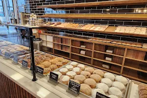 Rise'n Roll Bakery image