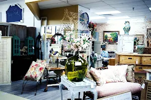 Queen of Hearts Antiques & Interiors image