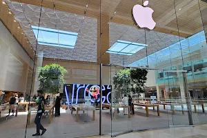 Apple Yas Mall image