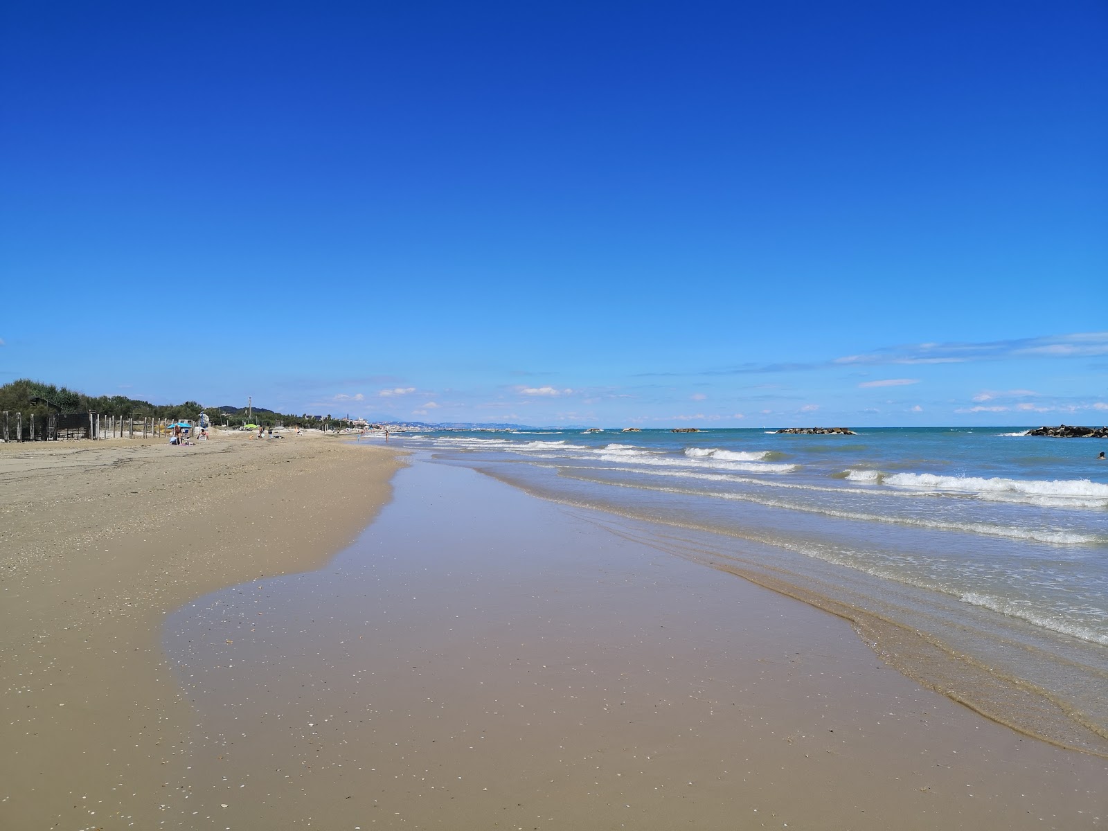 Fotografija Spiaggia del Foro di Ortona z svetel pesek površino
