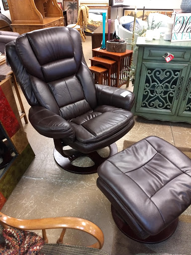 Consignment Shop «New Leaf Home Furnishings», reviews and photos, 2449 Pierce Dr #3, Spring Grove, IL 60081, USA