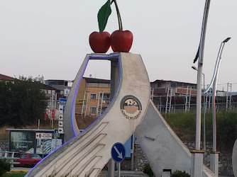 Kiraz Heykeli