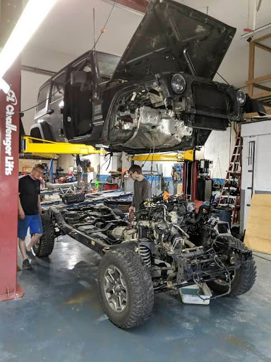 Auto Body Shop «Douglassville Auto Body & Sales», reviews and photos, 1501 Benjamin Franklin Hwy, Douglassville, PA 19518, USA