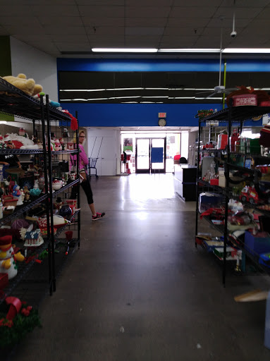 Thrift Store «7th St & Union Hills Goodwill Retail Store & Donation Center», reviews and photos, 710 E Union Hills Dr, Phoenix, AZ 85024, USA