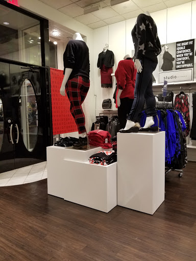 Clothing Store «Torrid», reviews and photos, 2270 E Williams Field Rd Suite # 684, Gilbert, AZ 85296, USA