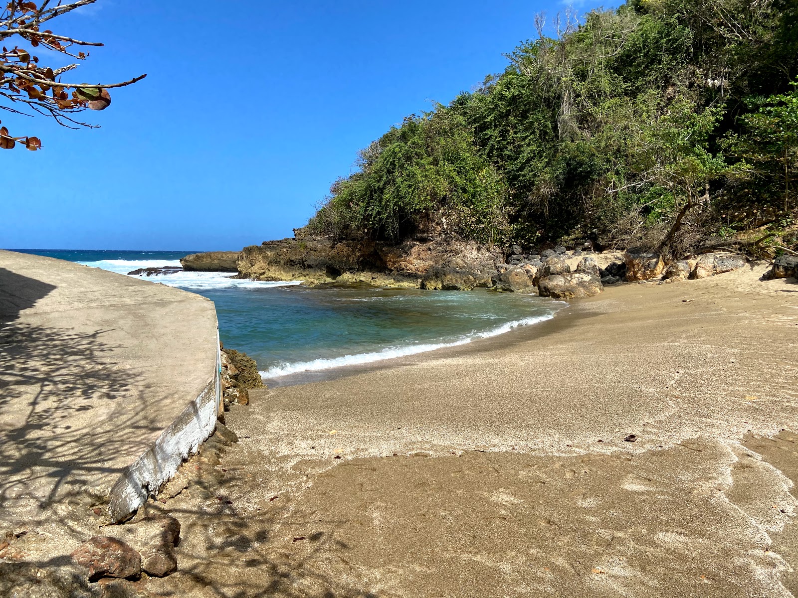 Foto di Playa Puerto Hermina con una superficie del acqua blu