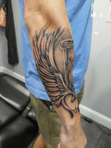 Tattoo Shop «Spirit Gallery Tattoo», reviews and photos, 207 Bank St, New London, CT 06320, USA