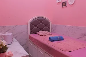 PINK PARLOUR Summarecon Mall image