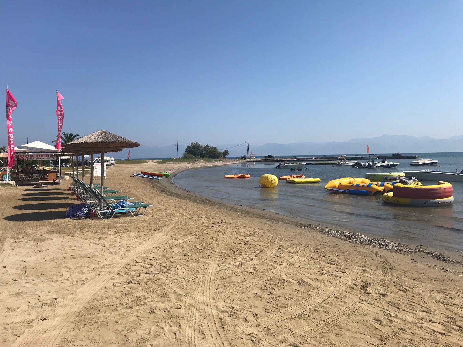 Foto di Sidari beach con una superficie del acqua turchese