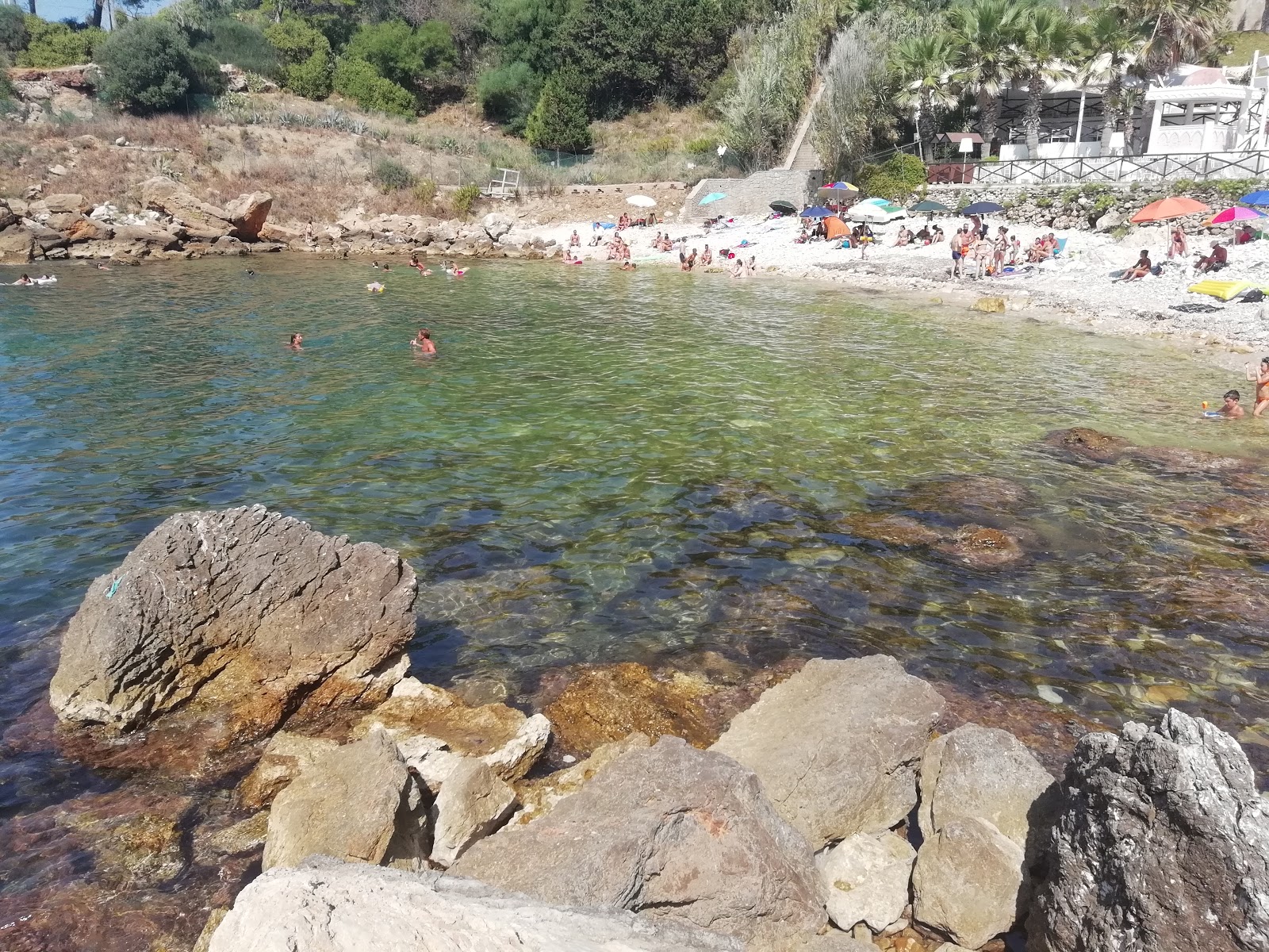 Spiaggia Cala Rossa'in fotoğrafı imkanlar alanı