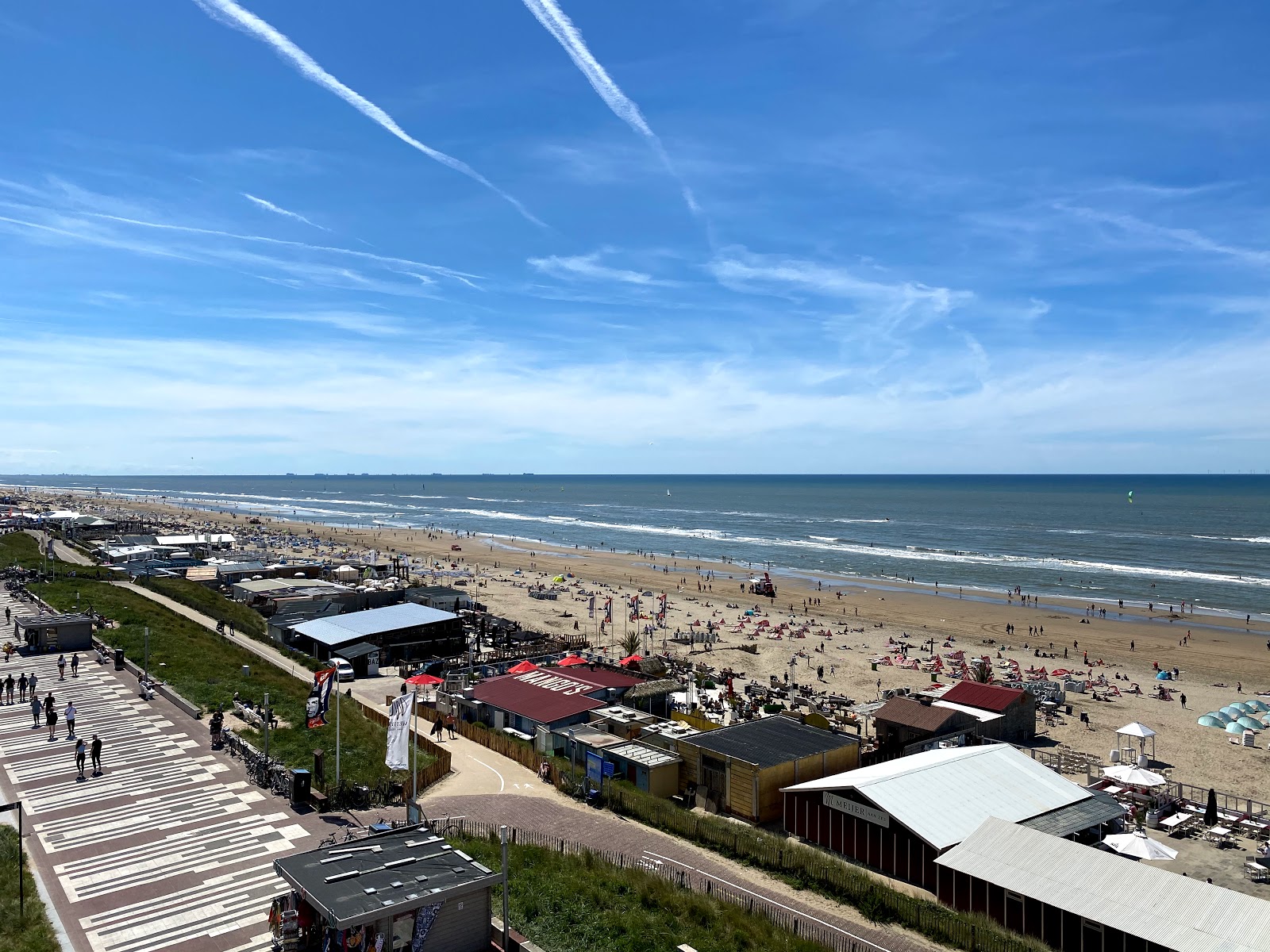 Zandvoort strand (Zandvoort beach) what is it famous for and why it