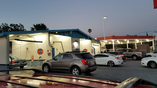 Rocket Dollar Car Wash en San Bernardino