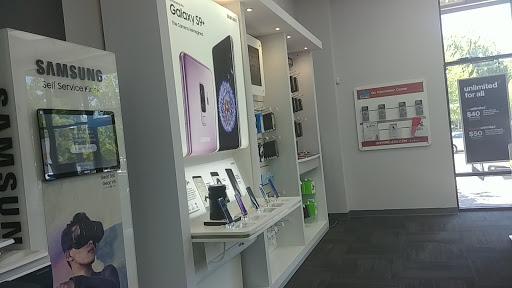 Cell Phone Store «GoWireless Verizon Authorized Retailer», reviews and photos, 4655 SW Griffith Dr #125, Beaverton, OR 97005, USA