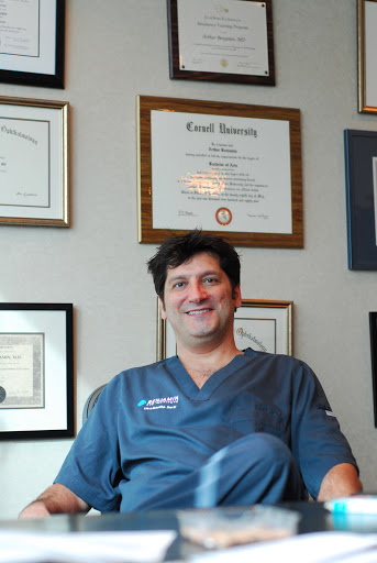 Benjamin Eye Institute Ophthalmologist Cataract LASIK experts image